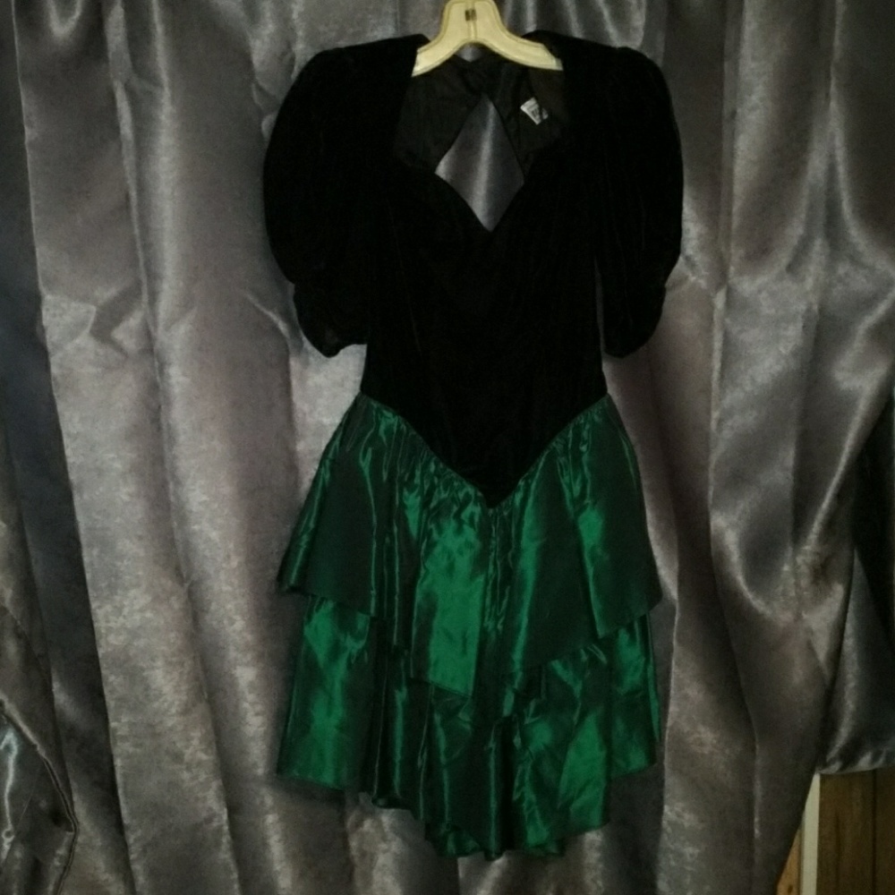 Black velvet & shiny green formal dress 80's/90's
